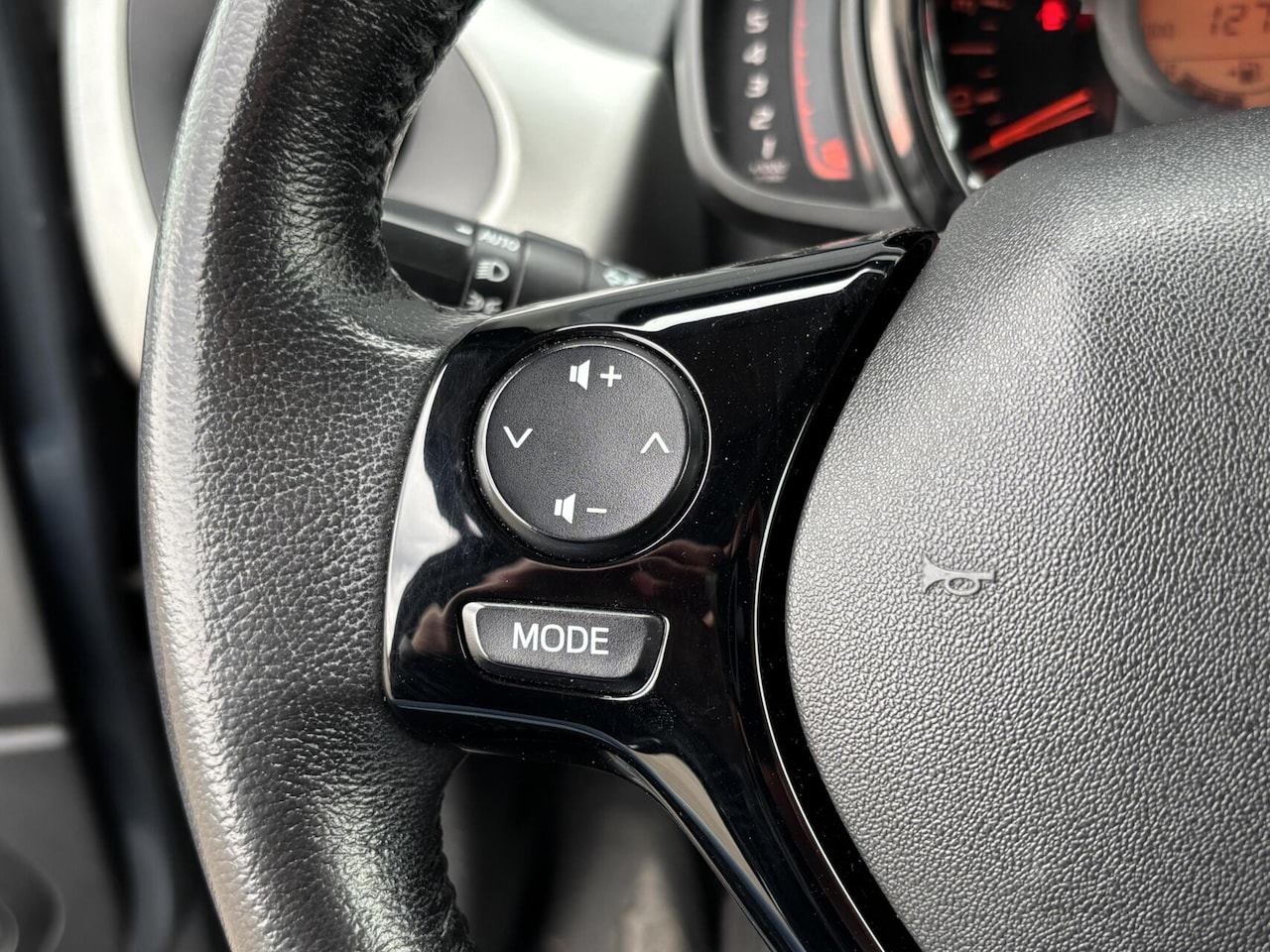 Peugeot 108 - 1.0 e-VTi Allure Cabrio TOP/ Vouwdak/ Geregelde Airco/ Private Glass/ Stuurwielbediening!!