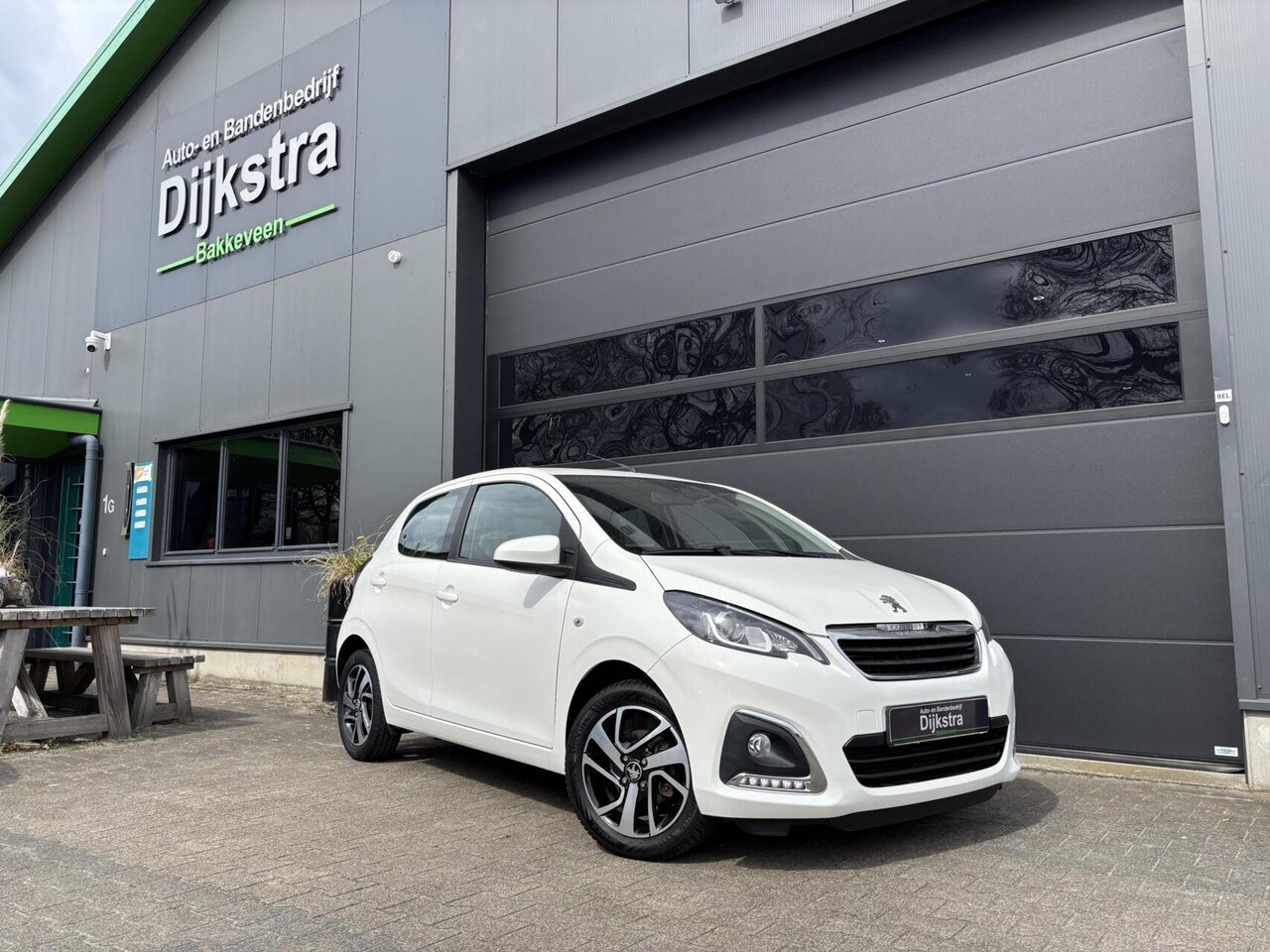 Peugeot 108 - 1.0 e-VTi Allure AUTOMAAT/ Airco/ L.M. velgen/ Stuurwielbediening/ In hoogte verstelbare s