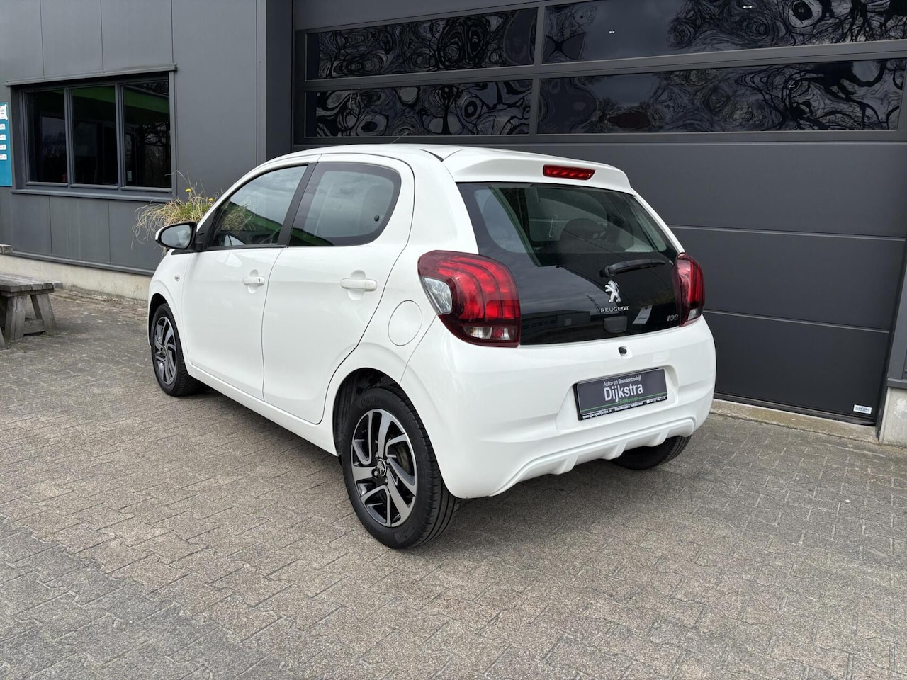 Peugeot 108 - 1.0 e-VTi Allure AUTOMAAT/ Airco/ L.M. velgen/ Stuurwielbediening/ In hoogte verstelbare s