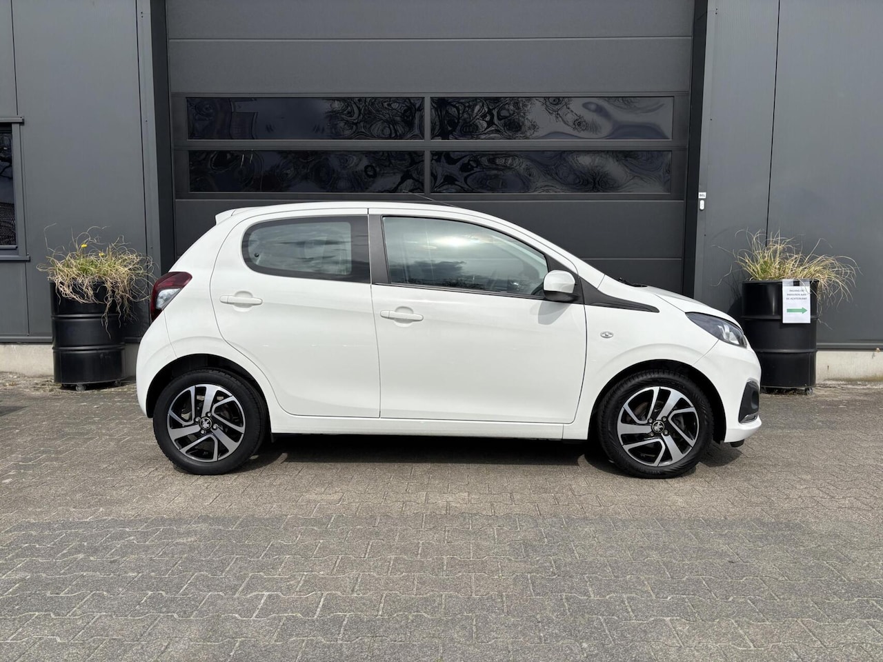 Peugeot 108 - 1.0 e-VTi Allure AUTOMAAT/ Airco/ L.M. velgen/ Stuurwielbediening/ In hoogte verstelbare s