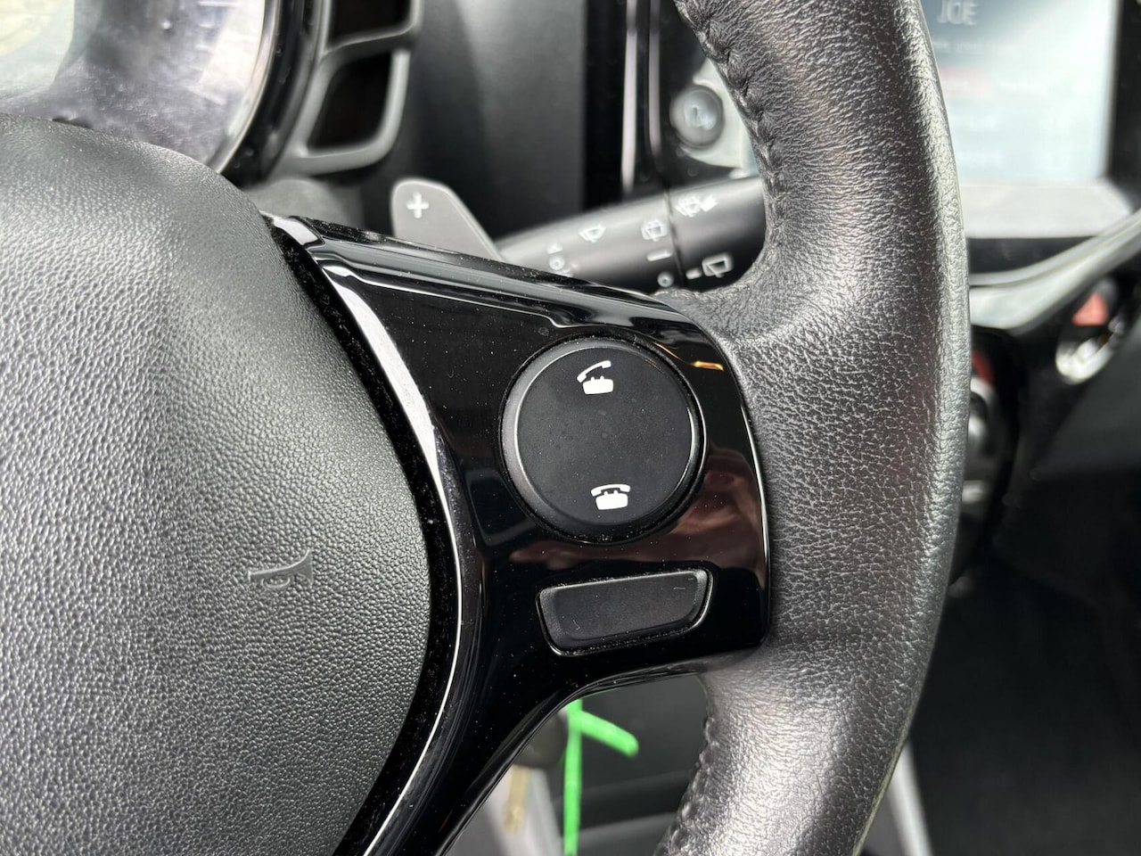 Peugeot 108 - 1.0 e-VTi Allure AUTOMAAT/ Airco/ L.M. velgen/ Stuurwielbediening/ In hoogte verstelbare s