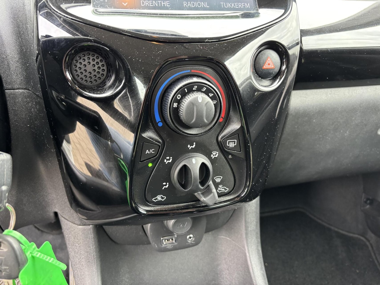 Peugeot 108 - 1.0 e-VTi Allure AUTOMAAT/ Airco/ L.M. velgen/ Stuurwielbediening/ In hoogte verstelbare s