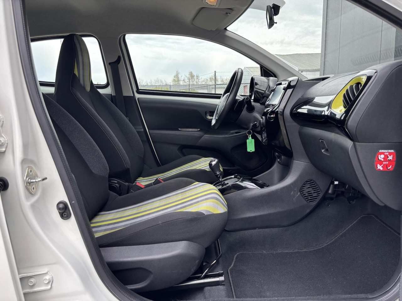 Peugeot 108 - 1.0 e-VTi Allure AUTOMAAT/ Airco/ L.M. velgen/ Stuurwielbediening/ In hoogte verstelbare s