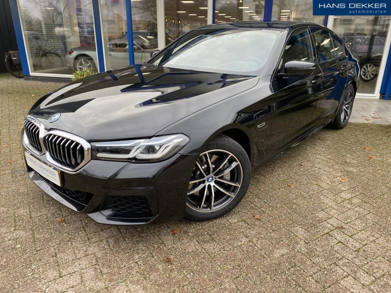BMW 5-serie - 530e xDrive High Executive/ M pakket/ leder - AutoWereld.nl