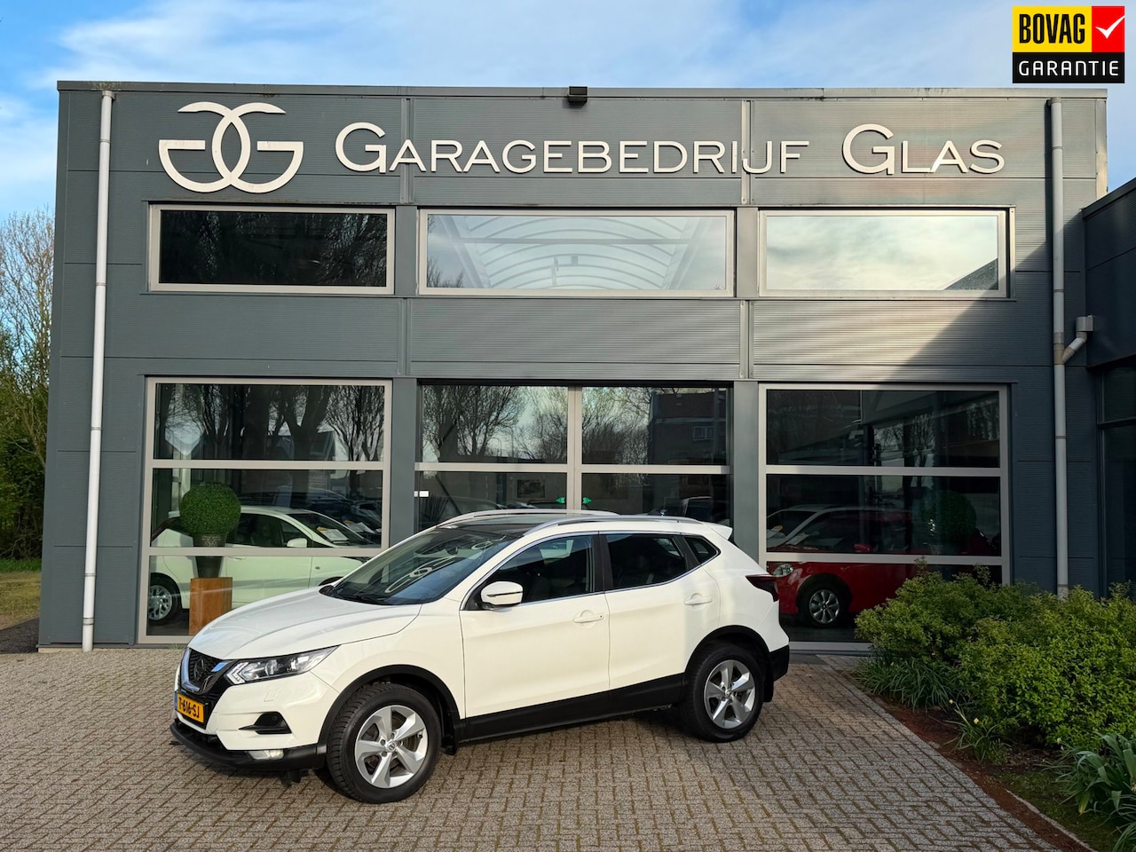 Nissan Qashqai - 1.3 DIG-T Business Edition trekhaak - panoramadak - AutoWereld.nl