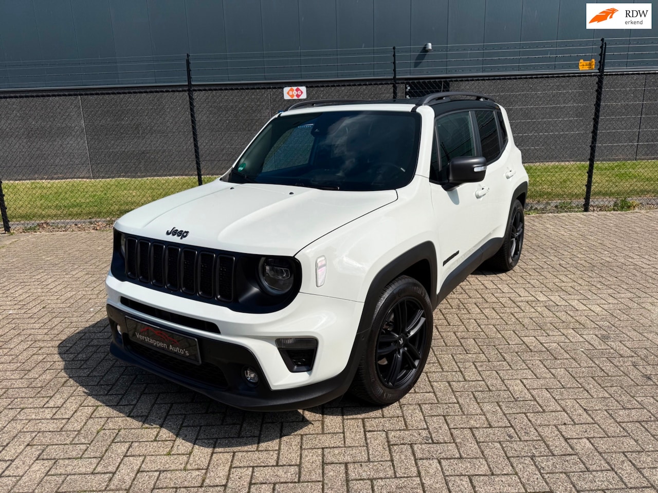 Jeep Renegade - 1.3T Limited *AUTOMAAT-LEDER-NAVI-LED* - AutoWereld.nl