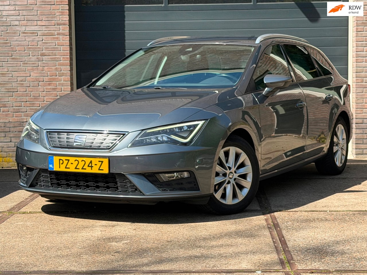 SEAT Leon ST - 116pk Style Business | ACC | Keyless Entry | Parkeercamera | Carplay | Climate Control - AutoWereld.nl