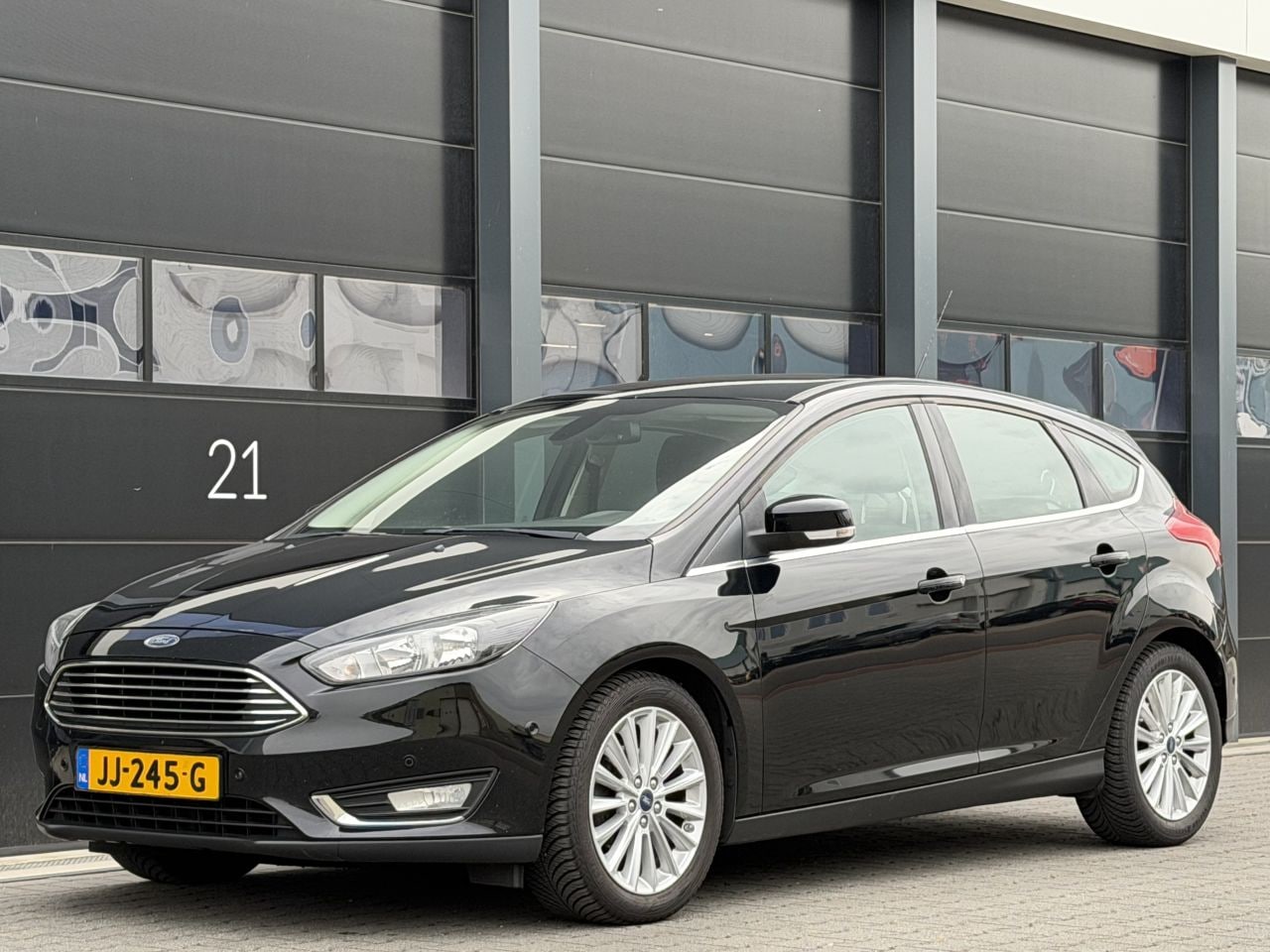 Ford Focus - 1.5 TDCI Titanium Navi Clima EURO-6 - AutoWereld.nl