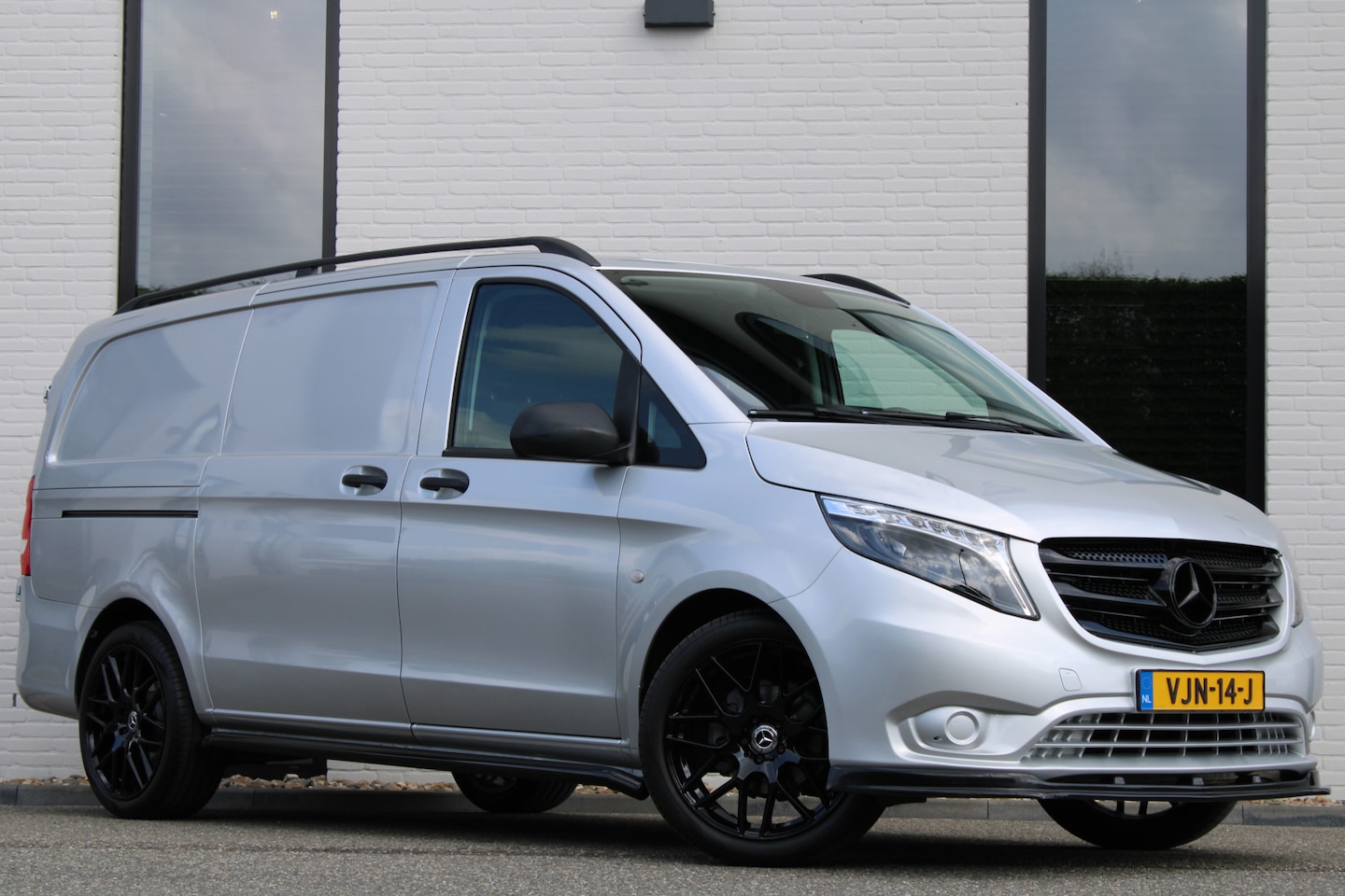 Mercedes-Benz Vito - 114 CDI Aut / Lang / Led-Xenon / Achterdeuren / Camera / Nette Staat. - AutoWereld.nl