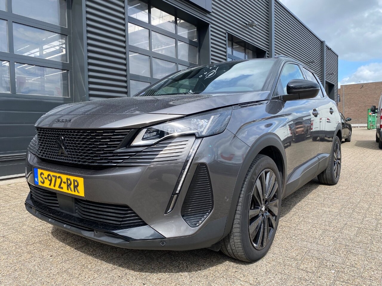 Peugeot 3008 - 1.2 PureTech GT 130pk Automaat | Schuif-/Kanteldak | Massage | Elektr. Stoelen | FOCAL | E - AutoWereld.nl