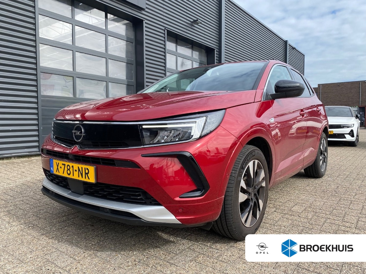 Opel Grandland - 1.2 Turbo Business Elegance+ 130pk | Stuur/Stoelverwarming | AGR-Comfortstoelen | Navigati - AutoWereld.nl