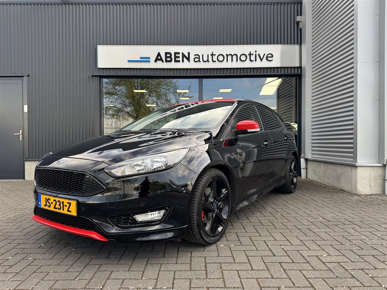 Ford Focus - 1.5 Ecoboost 150PK Red & Black Edition (NAVI|AUTOM. INPARKEREN|AIRCO) - AutoWereld.nl