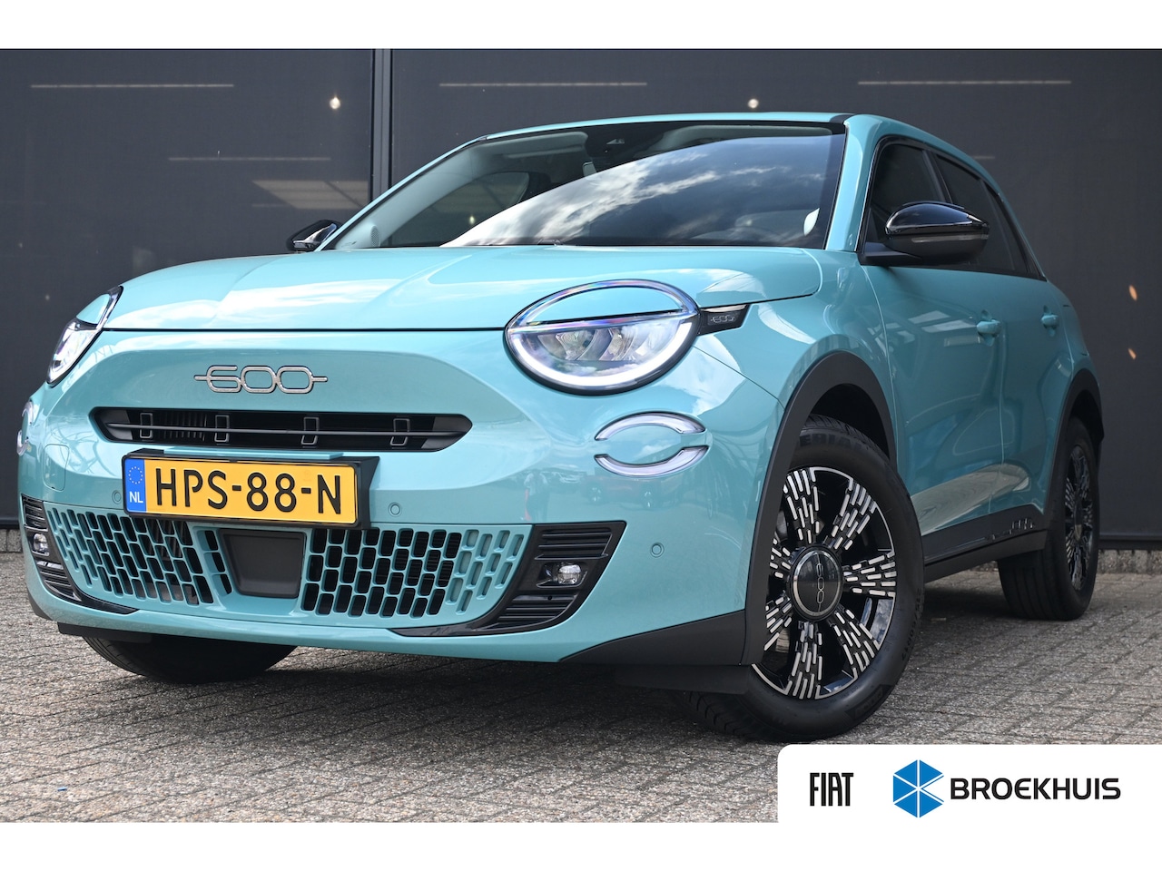 Fiat 600 - 1.2 Hybrid Urban 110pk | Pack Style + Winter + Comfort | Navigatie | Achteruitrijcamera | - AutoWereld.nl