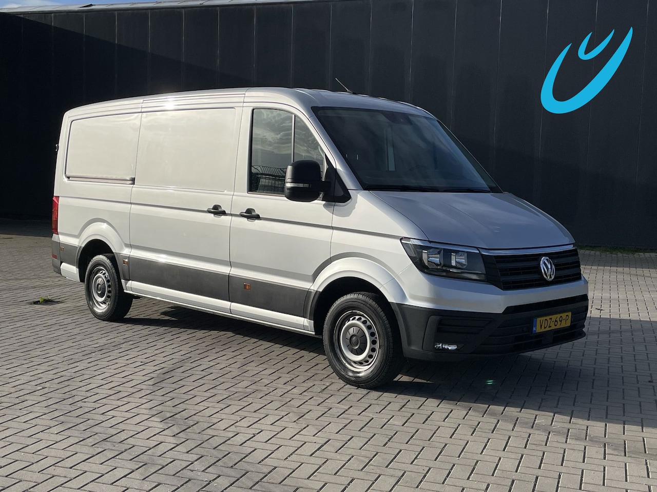 Volkswagen Crafter - 35 2.0 TDI L3H2 Trendline Navigatie Parkeersensoren DAB+ App-Connect - AutoWereld.nl