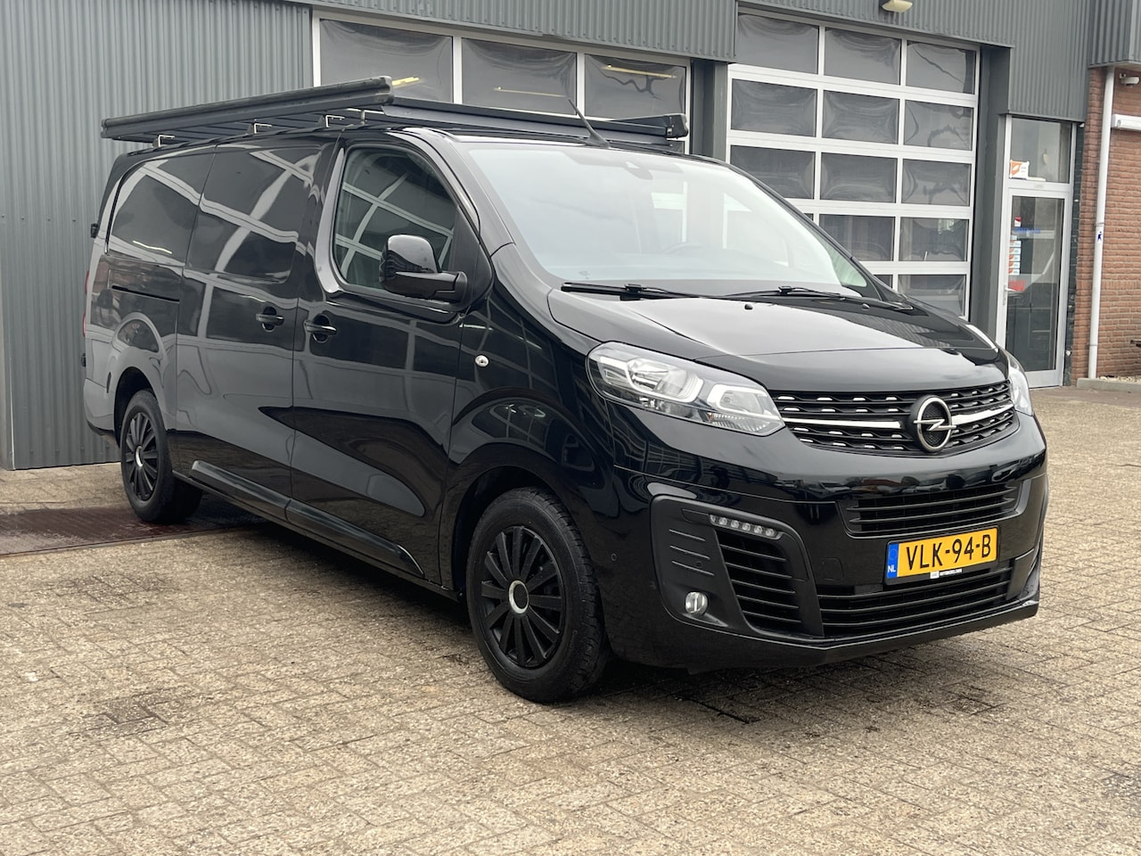 Opel Vivaro - 2.0 CDTI L2H1 Dubbele schuifdeur Parkeerhulp voor en achter Achteruitrijcamera Airco Cruis - AutoWereld.nl