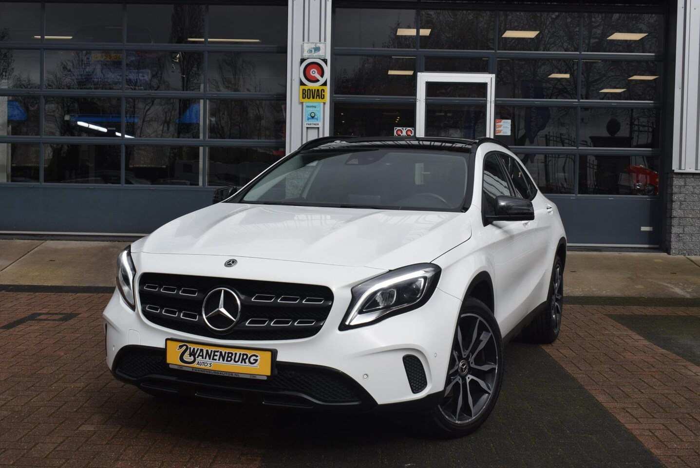 Mercedes-Benz GLA-Klasse - 200 Premium Plus Navi Camera Panodak Airco Km 62.500!! - AutoWereld.nl
