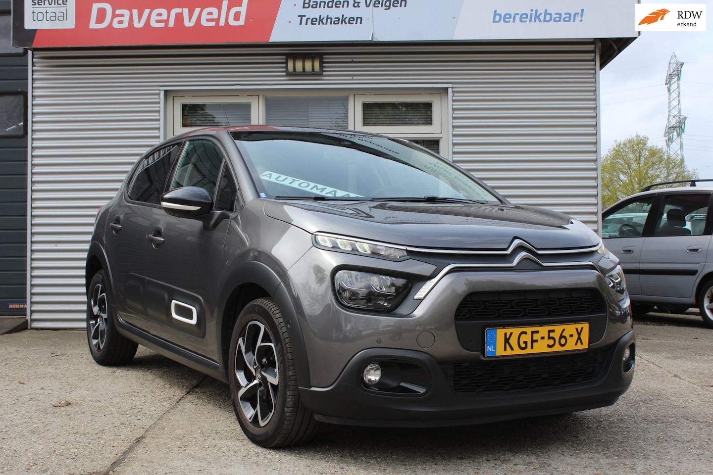 Citroën C3 - 1.2 PureTech Shine Automaat, navigatie, cruise-control, lm-velgen, boekjes, led, 2x sleute - AutoWereld.nl