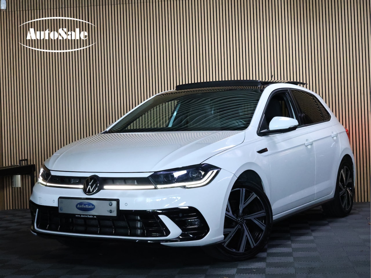 Volkswagen Polo - 1.0 TSI R-Line Business DSG CARPLAY ACC PANO CAMERA CLIMA '22 - AutoWereld.nl
