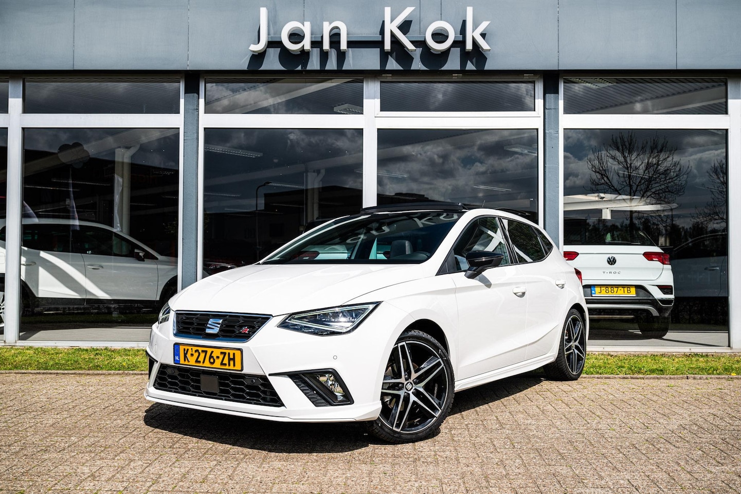 SEAT Ibiza - 1.0 TSi 110 pk FR Business Intense Plus | Panoramadak | Alcantara | Aerodynamica - AutoWereld.nl