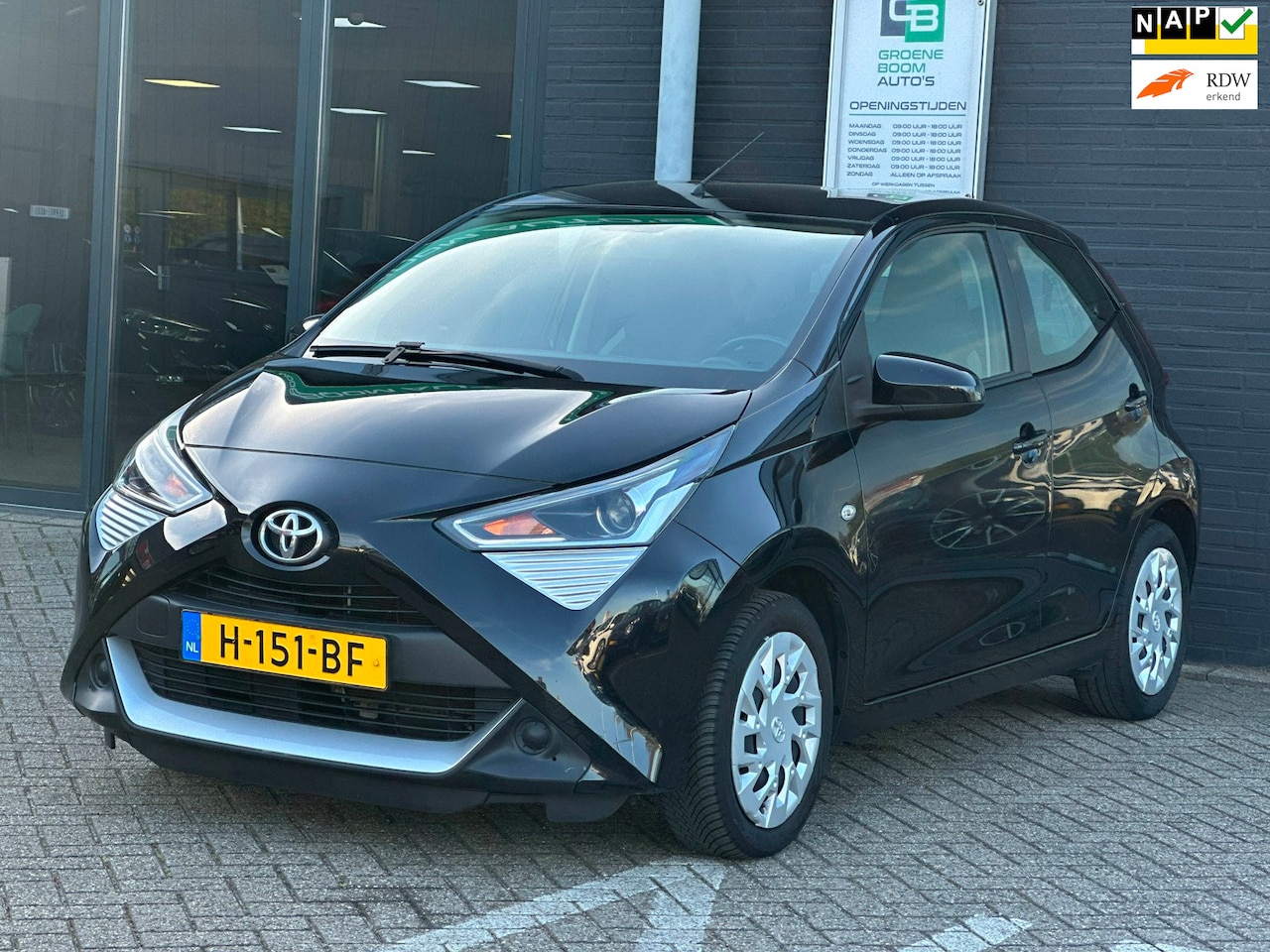 Toyota Aygo - 1.0 VVT-i x-play/1STE EG/NAVI/LED/CAMERA/CRUISE. - AutoWereld.nl