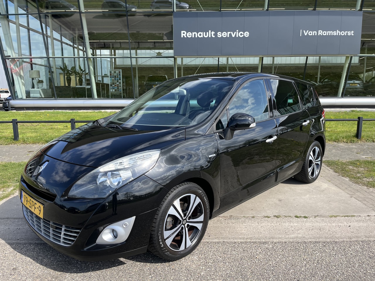 Renault Grand Scénic - 2.0 Bose 7persoons. / Automaat / Trekhaak / Stoelverw. / Leder / Panorama / 17'' LMV / - AutoWereld.nl