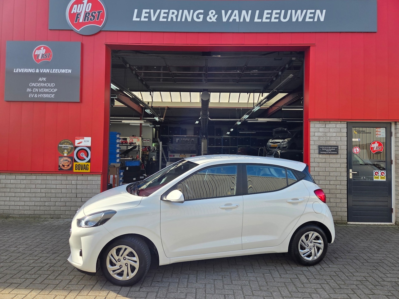 Hyundai i10 - 1.0 Comfort Cruise control/ Airco/ Apple carplay of Android auto/ Rijklaarprijs! - AutoWereld.nl
