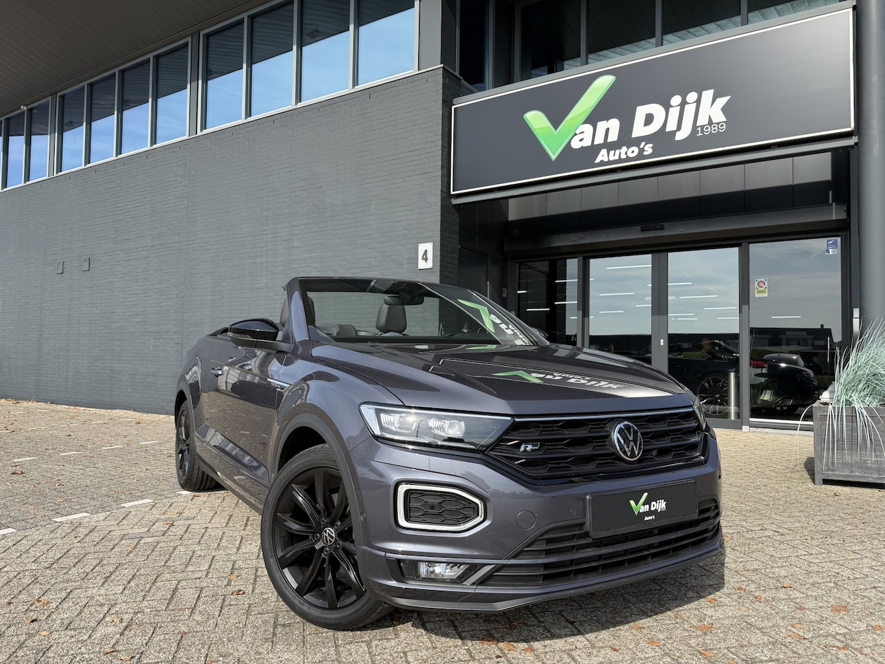 Volkswagen T-Roc Cabrio - 1.5 TSI R-Line Navi Camera Virt.Cockp.Schakelpedd. - AutoWereld.nl