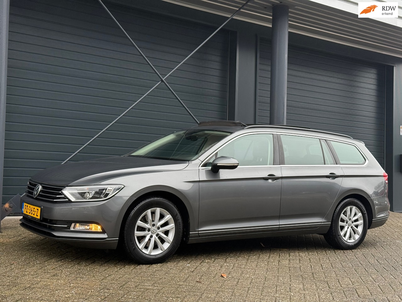 Volkswagen Passat Variant - 1.4 TSI ACT Highline Business R 1.4 TSI ACT Highline Business R, Panodak, Stoel/stuurverw., Adaptive cruise, Trekhaak - AutoWereld.nl