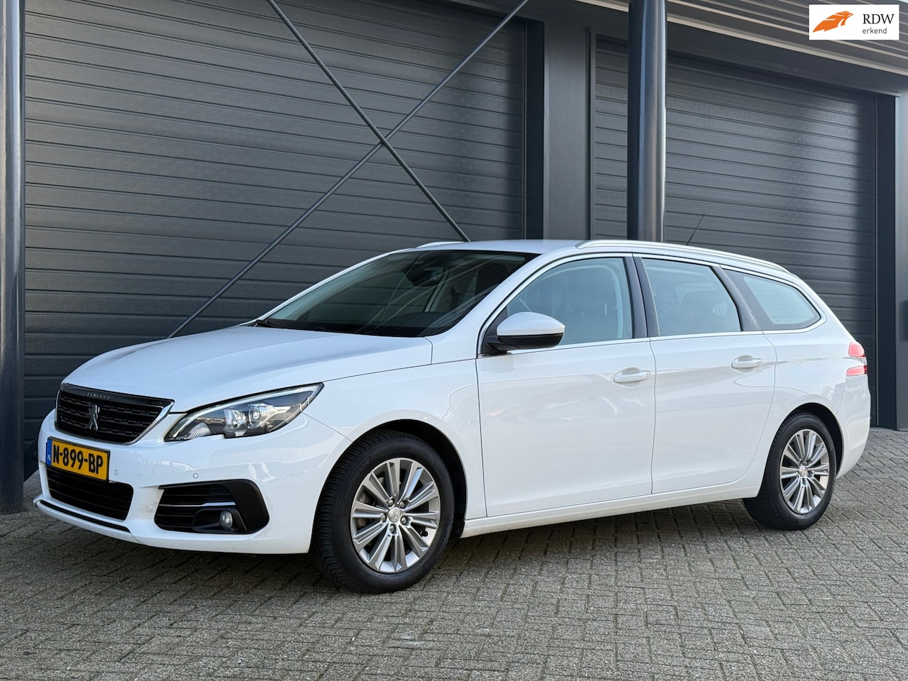 Peugeot 308 SW - 1.2 PureTech Allure 1.2 PureTech Allure, 1 Eigenaar!! Keyless, Stoelverw., nieuwe Distributie - AutoWereld.nl