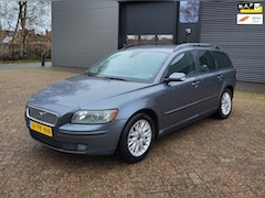 Volvo V50 - 2.4 Momentum, Leder, Trekhaak, Clima, CruisC