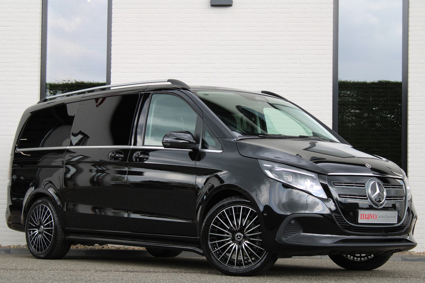 Mercedes-Benz EQV - 300 L2 / AMG / New Model / bj2025 / 360 Camera / 7-Persoons / Led / Vol Opties / NIEUWSTAA - AutoWereld.nl