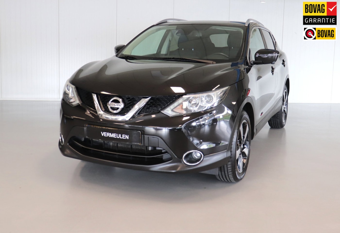 Nissan Qashqai - 1.2 N-Connecta met trekhaak en panorama dak - AutoWereld.nl