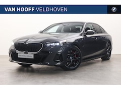 BMW 5-serie - 550e xDrive M Sport Automaat / Panoramadak / Bowers & Wilkins / Adaptief M Onderstel Profe