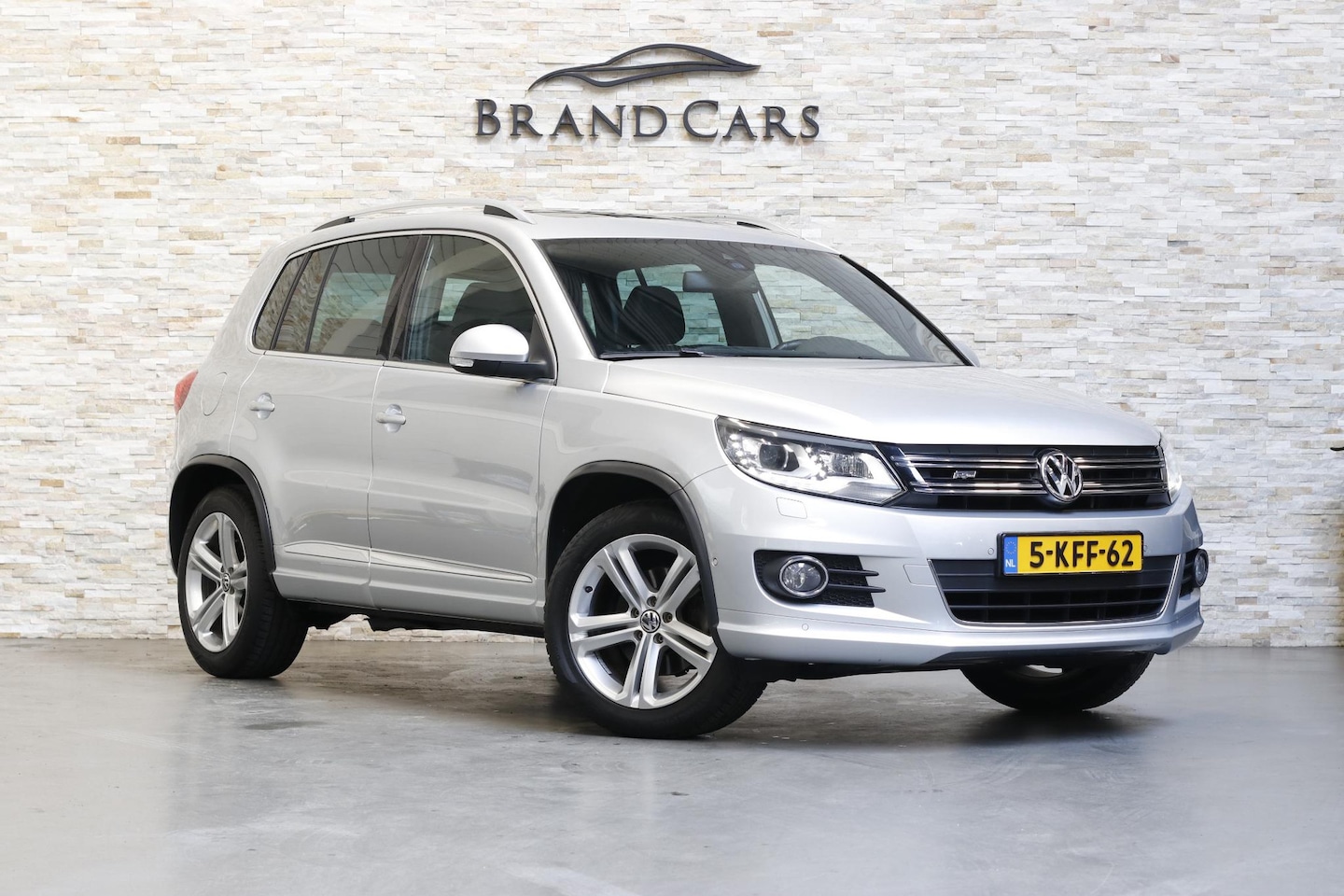 Volkswagen Tiguan - 1.4 TSI Sport&Style R-line Edition | PANO | LEDER | NWE KETTING | TREKHAAK | NAP | - AutoWereld.nl