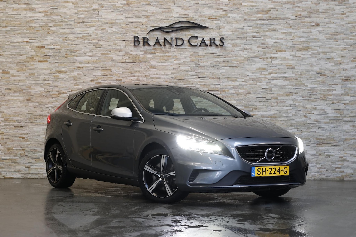 Volvo V40 - 2.0 T4 Business Sport | 2X R Design | Navi | NAP | NL AUTO | - AutoWereld.nl