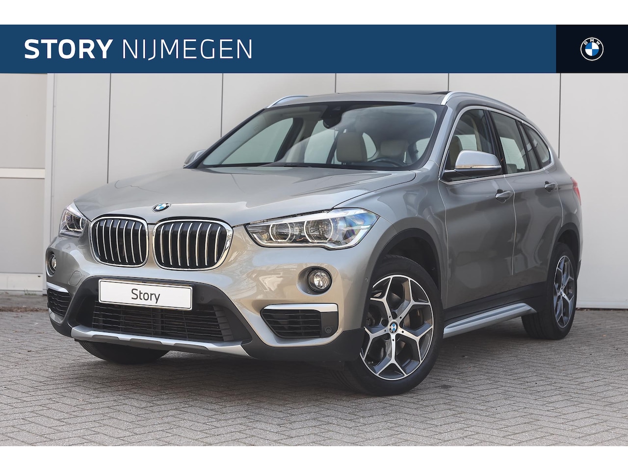 BMW X1 - sDrive20i High Executive xLine Automaat / Trekhaak / Panoramadak / Sportstoelen / Head-Up - AutoWereld.nl