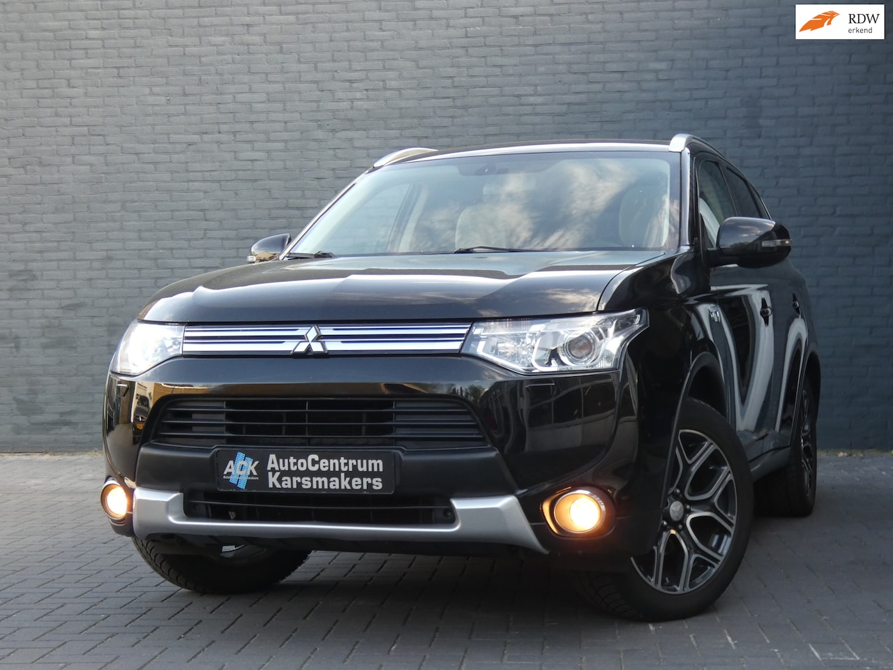 Mitsubishi Outlander - 2.0 PHEV Instyle X-Line 2.0 PHEV Instyle X-Line - AutoWereld.nl
