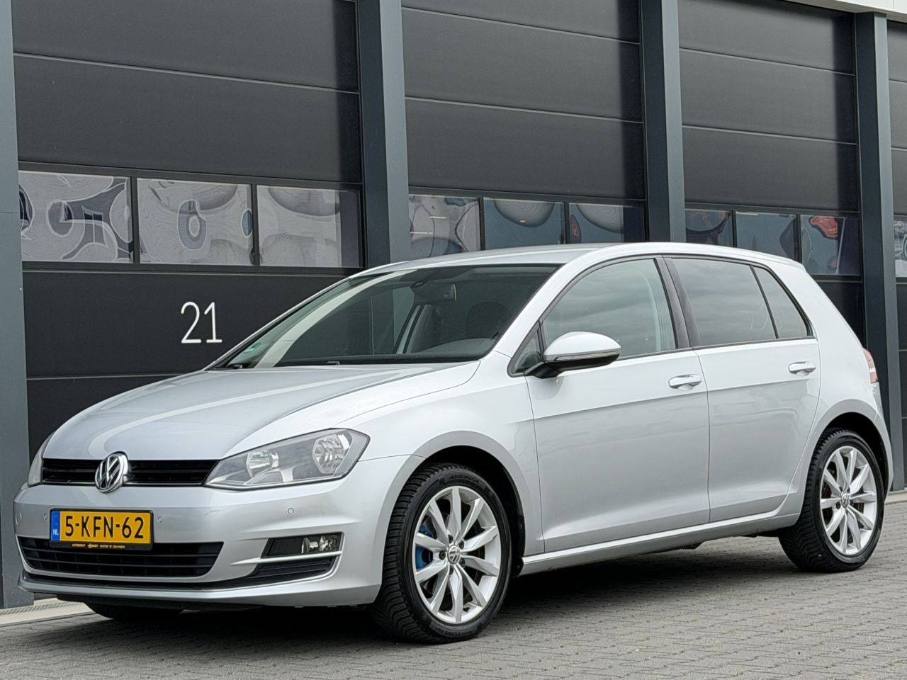 Volkswagen Golf - 1.2 TSI Highline Camera Clima PDC - AutoWereld.nl