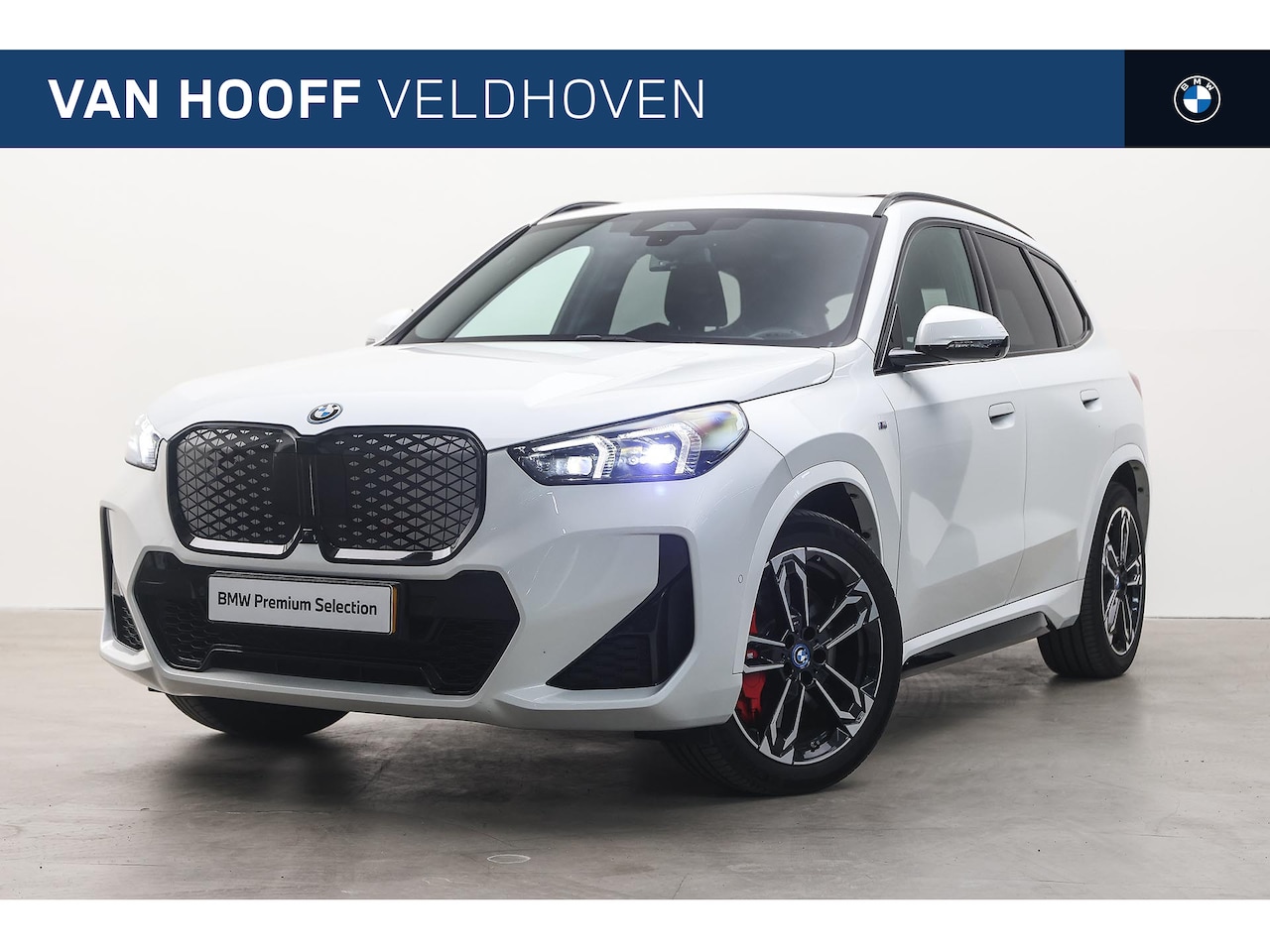 BMW iX1 - eDrive20 High Executive M Sport / Trekhaak / Panoramadak / Sportstoelen / Comfort Access / - AutoWereld.nl