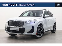 BMW iX1 - eDrive20 High Executive M Sport / Trekhaak / Panoramadak / Sportstoelen / Comfort Access /