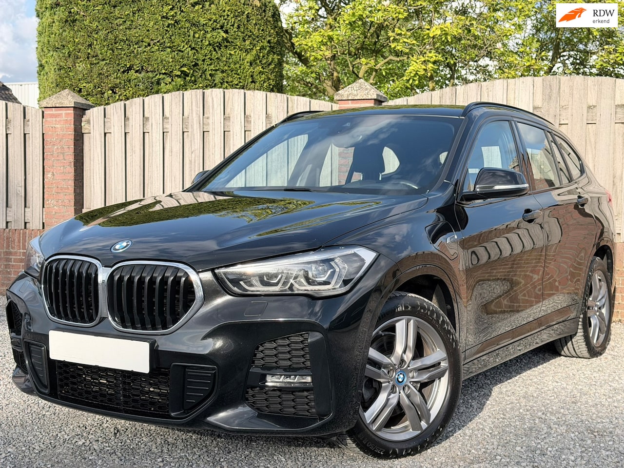 BMW X1 - XDrive25e High Executive M-SPORT CLIMA SPORTSTOELLEN TREKHAAK AFN P SENSOREN LEER STOELVER - AutoWereld.nl