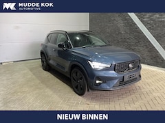 Volvo XC40 - B4 Ultra Black Edition | Panoramadak | Trekhaak | 360° Camera | ACC | Stoel+Stuurverwarmin