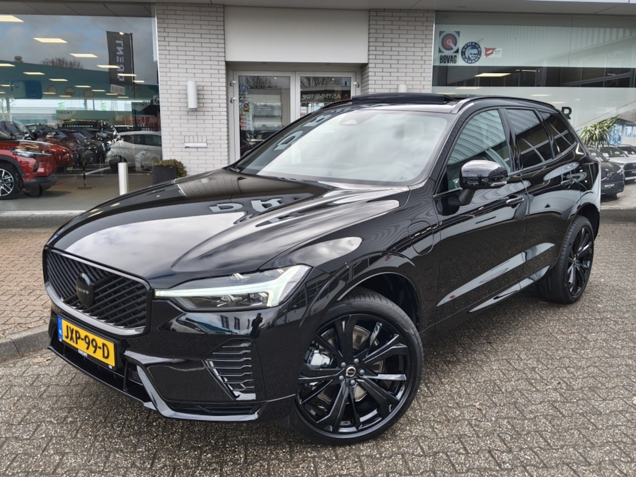 Volvo XC60 - 2.0 T6 AWD Plus Black Edition | Facelift | Pano | H&K audio | Me - AutoWereld.nl