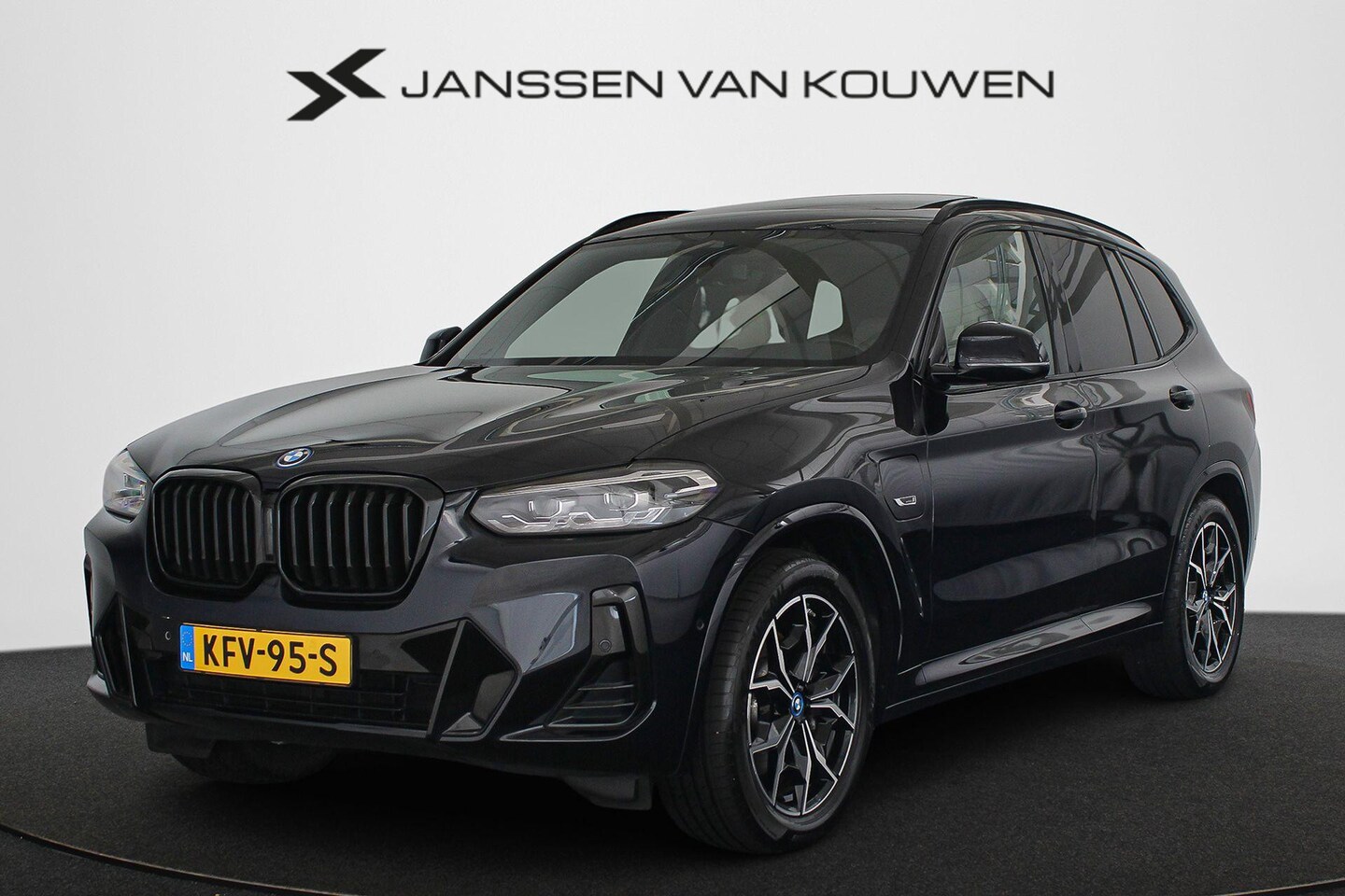 BMW X3 - xDrive30e M Sport Panoramadak Stoelverwarming Achteruitrijcamera - AutoWereld.nl
