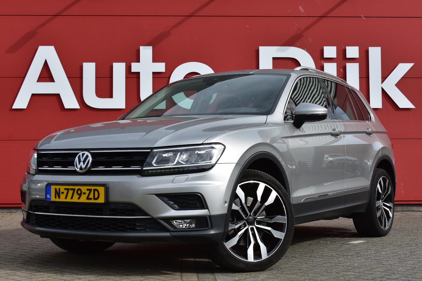 Volkswagen Tiguan - 2.0 TSI 4Motion Highline LED | Virtual Cockpit | Camera | Trekhaak | Carplay | Adapt. Crui - AutoWereld.nl