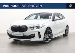 BMW 1-serie - 118i Executive Automaat / Sportstoelen / Achteruitrijcamera / Cruise Control / LED / Stuur