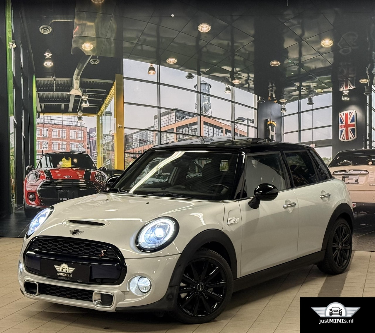 MINI Cooper S - 2.0 AUT CHILLI LEDER NAVI LED PANO - AutoWereld.nl