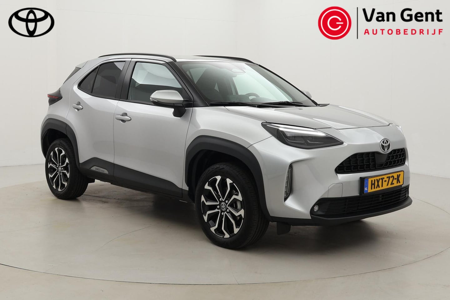 Toyota Yaris Cross - 1.5 Hybrid 115 First Edition | Stoel-/stuurverwarming | Verwarmbare voorruit | Apple Carpl - AutoWereld.nl