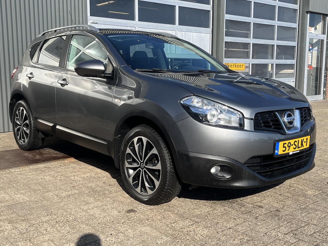 Nissan Qashqai - 1.6 Connect Edition Airco Cruise controle Trekhaak 1200kg trekgewicht Panorama dak Achterr - AutoWereld.nl