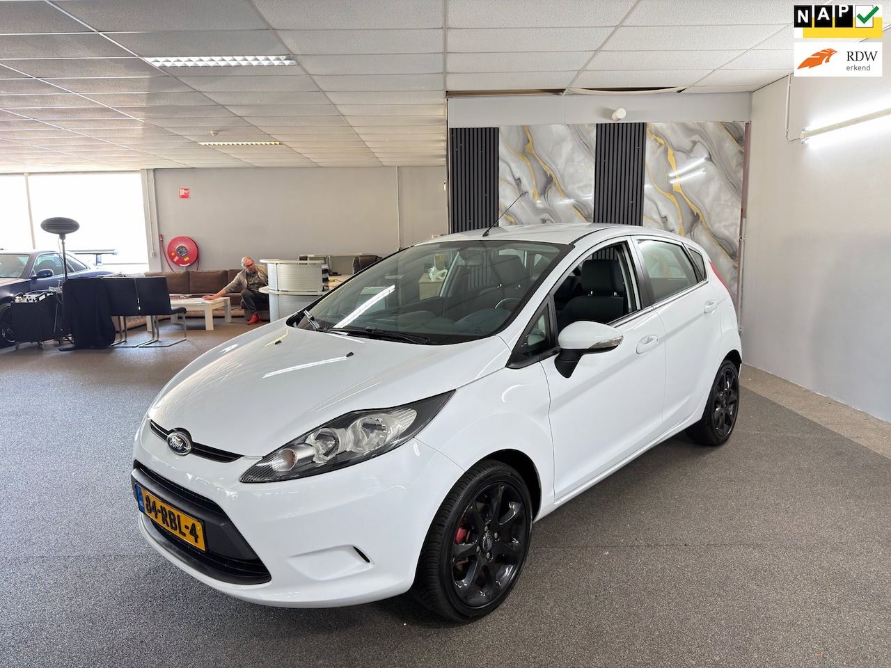 Ford Fiesta - 1.25 Limited Apk Nieuw,Airco,E-Ramen,Parksensor,Lm velgen,N.A.P,2 sleutels+Boekjes,Topstaa - AutoWereld.nl